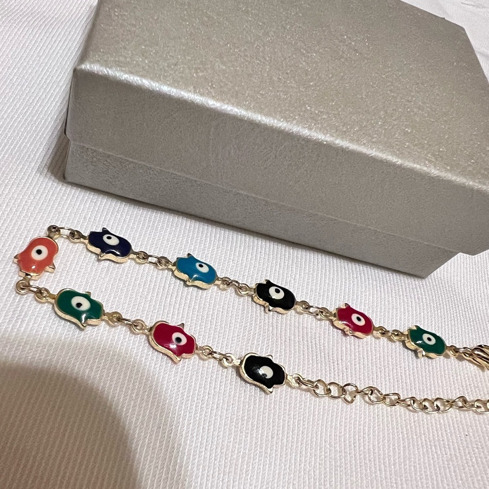 Super cute, evil eye bracelet, colorful, gold tone comes in a gift box